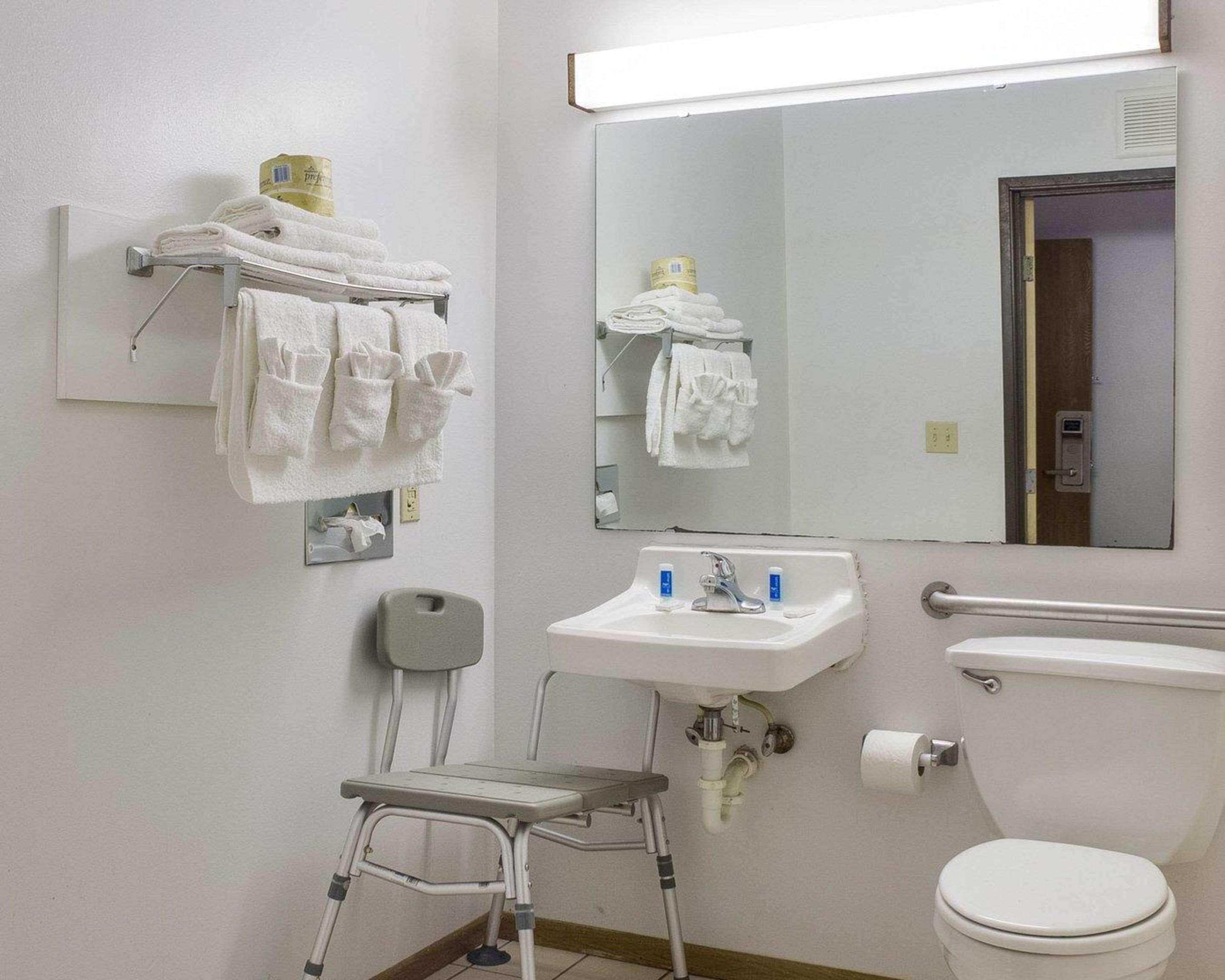 Rodeway Inn West Fargo Екстер'єр фото